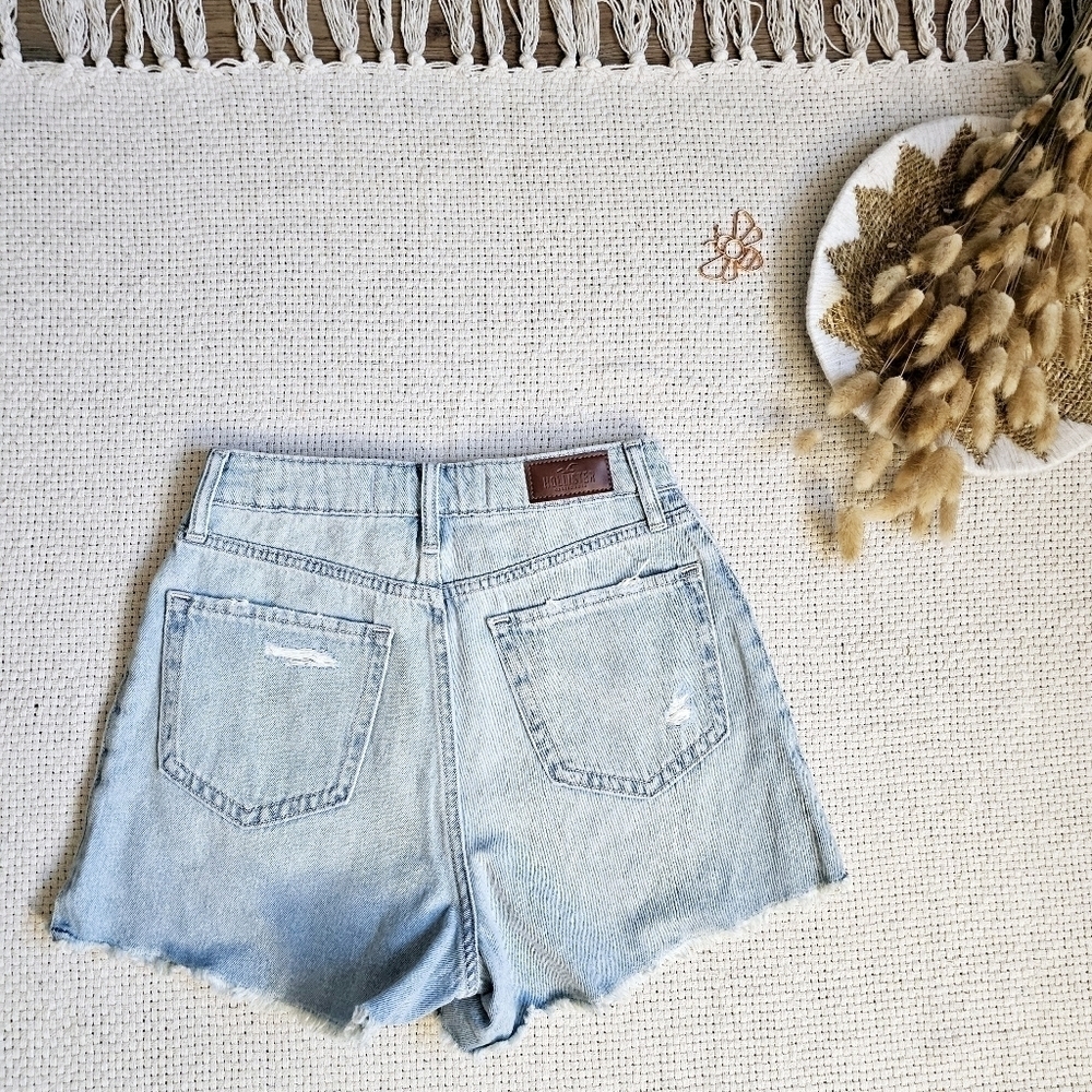 Hollister Ultra HR Light Wash Patched Curvy Vintage Relaxed Mom Shorts 0/24 - Picture 5 of 11